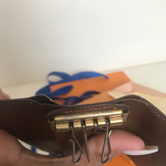 💯% Auth. Louis Vuitton Monogram 4 key case holder - Picture 7 of 7